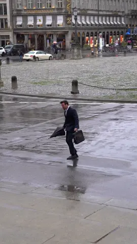 Anyone who says sunshine brings happiness, has never danced in the rain☔️🕺😁 #dance #rainydays #dancinginthestreets #fridaymood #fridayvibes #businessman #rainyweather #afterthestorm #aftertherain #danceintherain #münchen #businessstyle #modernmenclassicstyle #stayingalive #münchen #münchencity #classyvision #staypositive #goodvibesonly #suitstyle #menssuitstyle #fyp #fürdich #chrisfraas #tanzenimregen #benaffleck #dancelife #oldmoney 