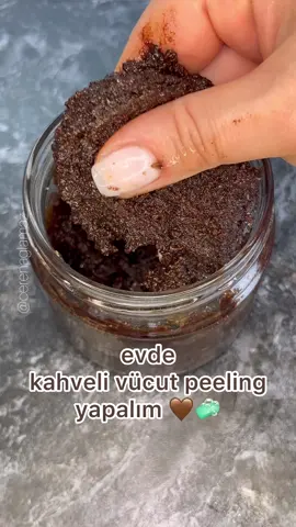 Cildi bebek gibi yapan parıl parıl parlatan peeling✨ 🧼🧴 * 5-6 yemek kaşığı toz şeker  * 2 yemek kaşığı türk kahvesi  * 1 -2 tatlı kaşığı zeytin yağ ( ben 2 tatlı kaşığı zeytin yağ bir tatlı kaşığı hindistan cevizi yağ kullandım)  * Ve göz kararı kıvamı nasıl istediğinize bağlı olarak duş jeli ekliyoruz.. #keşfet #bodyscrub #vücutpeeling #peeling #scrub #homemade #evyapımı 