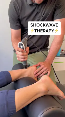 Shockwave Therapy⚡️uses high-energy acoustic waves to treat various musculoskeletal conditions. The waves penetrate deep into the tissues and stimulate healing ans regeneration of damaged tissues. In this video, our physiotherapist, Max, is treating Achilles Tendonipathy to promote the growth of new blood vessels and encourage the formation of new collagen fibers.  #shock #shockwave #shockwavetherapy #shockwaves #eswt #physicaltherapy #sportsmedicine #achillestendon #achillestendonitis #achilles 