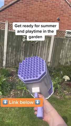 This bubble blaster packa a real punch. So many bubbles and its so easy to use. Great sensory play fie my autistic son. Gets them out in the garden and chaeging round! Merryn could operate it easily, and laurie needed help dipping it in the bubble juice tray but could blast it once loaded. Comewith a charger so no faffing with batteries. Simple and easy to use and gave us lots of fun #bubble #heatwave #gardentoys #tytok #sen #parenting #adhd #autism 