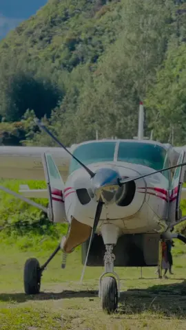 Sampai langit Terbelah 🦾🛖#papuatiktok#papua#pogapa#pedalamanpapua#papuapegunungan🏔#papuatenggah#cessna208b#beautifullpapua#fypシ゚#papuahits#intanjaya#papuapride#intanjayaexpress#pesawat#pilot 