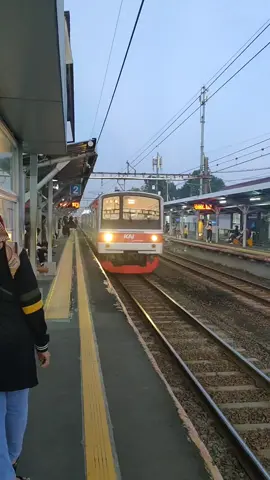 kereta api krl sudimara #krl #keretaapi #kereta #comuterline #mrt #rail 