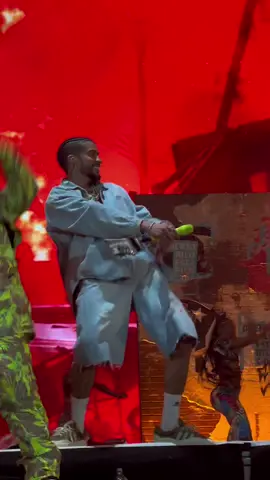 Benito en Coachella #badbunny #badchella #bunnychella #badbunnychella #badbunnycoachella2023 #badbunnycoachella #benito #coachella #safaera #safaerachallenge #chella #indio #palmsprings #badbunnypr #badbunnybebebe 