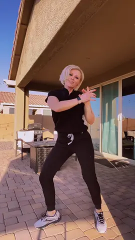 Oh snap 🫰 #dancingnurse #nurselife #dance #fridayvibes 