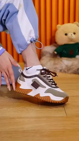 #ladiescasualshoes #wild #koreanshoes #goodshoesrecommendrecommended #trendyshoe #ladieswear #newbalance 