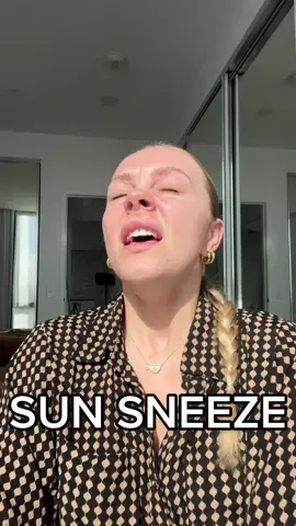 Who doesn’t sneeze when they look in to the sun?! 🤧 p.s. I disinfected the whole area after this, don’t come for me #sunsneeze #sneeze #sneezechallenage #sunsneezingisathing 