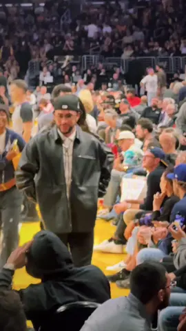 Bad Bunny & Kendall Jenner pulled up to watch the Lakers defeat the Warriors at Staples. ⭐️🎤 [via ben.golliver/IG]