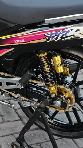 F1ZR BLACK EDITION 1997 (LIKE NEW) - RARE ITEM | FULL UPGRADE  [  ] Plat AE  [  ] Pajek On  [  ] Plat On s.d 2027 [  ] Asli Hitam [  ] STNK,BPKB ,Faktur (Lulus Cumlaude) [  ] No. Rangka No. Mesin (Akur) [  ] Body Original (Repaint High Detailing ; Mulus) [  ] Cat Repaint High Detailing  [  ] Body Kasar Original (Baru) [  ] Stripping Original (Baru) [  ] OS 50 (No Porting) ; No Sok ; YP1 [  ] Kelistrikan On Semua  [  ] Speedo Jalan, Amper Bensin Jalan, Indikator On  [  ] Kunci Original 2 [  ] Lampu Depan LED Arus DC  [  ] Jok Road Race [  ] Holder Kanan Kiri Original (Baru)   [  ] Hangrip Original (Baru) [  ] Mika Speedometer Original (Baru) [  ] Handle Kopling dan Rem Original [  ] Spion 125z (Baru) [  ] Visor 125z (Baru) [  ] Shock Belakang Ohlins Oem Tabung 280mm [  ] GearSet + Rantai SSS 451 (14/35) [  ] Velg NOZ GP Wheel (Baru)  [  ] Ban D/B Primaxx SK01 90/80'17 (Baru) [  ] Piringan Kimsaco Racing Original Floating (3.5mm) - Baru [  ] Kaliper Brembo 4Piston (Baru) [  ] Knalpot RTX Premium (Baru) [  ] Aki (Baru) [  ] Lampu Begel Original (Baru) [  ] Reflektor Original YIMM (Baru) [  ] Stoplamp Original YIMM (Baru) [  ] Rating Depan Belakang Original YIMM (Baru) Kaki Kaki Chrome Part Overall Baru dan Original (Siap Tarung)  Sparepart 99% Original Yamaha Mesin Alus dan siap Touring No Minus  No Ragat-Ragat  Harga : 25jt Nego  Lokasi : Solo, Jawa Tengah  WA : 0822-7741-7496  wa.me/6282277417496  Luar Kota Siap Bantu Kirim #YR2STROKE IG : @YR2STROKE 