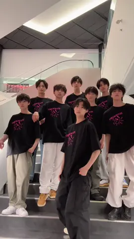 😏🧊 #ICEx#ICExポーズ#Tシャツ嬉しい #gta4trend#流行ってるやつやってみた#1番後ろ左から#中村旺太郎#八神遼介#阿久根温世#その一列前の2人#竹野世梛#筒井俊旭#その前の列#山本龍人#千田波空斗#1番前#志賀李玖 
