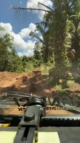 Belajar ngeflog😂😂#VideoEstetik #trukkalimantantengah #CinematicCarVideos #drivermudapunyacerita #VideoAesthetics 