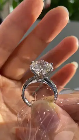 5 carat. Buy one get one free. Do you want one?#jewelry #marry #marryme #moissanite #diamond #custom#ring  #gemstone #engagement #engagementring 