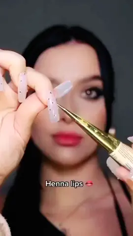 Will you try henna on your lips 👄