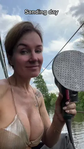 I love to work outside 😍 #womanatwork #binnenschiff #binnenshifffahrt #sanding #fyp #vjp #voorjoupagina #bikiniweather #lovemyjob #furdich #fdseite #fds #jeckyllandhyde 