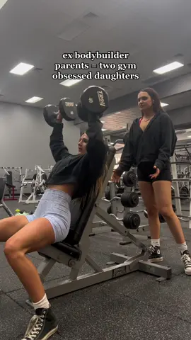 runs in the family 🤝🏼 #fyp #Fitness #gym #workout #bodybuilding #gymrats #gymbesties #sisters #fitfam 