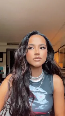 Me impactó muchísimo; pido por favor a la prensa que me dé respeto si yo se lo doy: Becky G habla del zafarrancho que se armó en México a su llegada. #Latinus #InformaciónParaTi