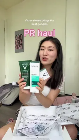 These packages came literally right on time hehe #prhaul #prunboxing #colourpopcosmetics #canadianinfluencer #contentcreators #prunboxinghaul 