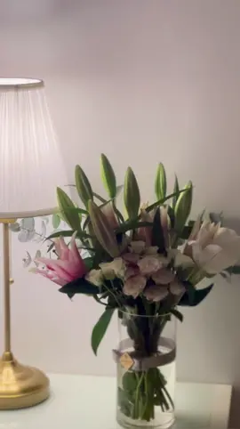 هذا الحُب الكثيف يليقُ بكِ 🤍 #اكسبلور #تصويري #اكسبلوررررر #هاشتاق_الرخوم #موسيقى #حب #ورد #نسيم #هدية #قهوه 