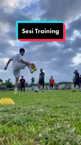 Mentahan satu hari sebelum sparing #nagabuana #latihan #banyuwangi #sepakbola #ligatarkam #cr7fans #cr7sports #fyp 