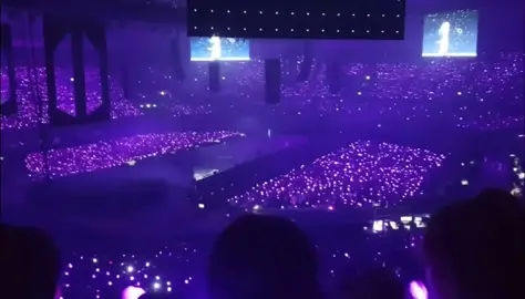 Oh let us light up the night ✨ #bts #btsarmy #army #fans #fandom #concert #busan #seoul #muster #magicshop #5thmuster #bangtan #singing #shouting #armybomb #lightstick #purple #lights #mikrokosmos #korea #kpop #fyp