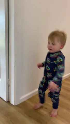 I thought he knew i was there💀#fyp #scare #kids 