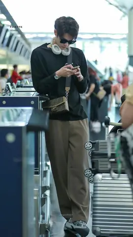 So cool🫡🖤 #dewjirawat #dew_jsu #handsome #degustnorr #fyp 