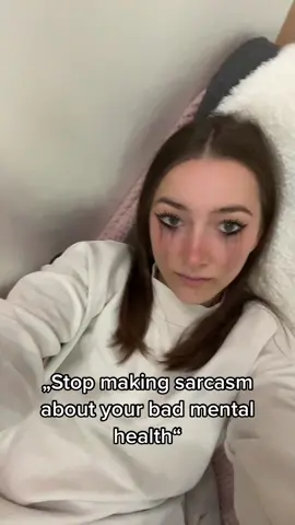 Ich höre immer wieder von Ärzten und Therapeuten, wie schön es doch ist, dass ich meinen Humor nicht verloren habe😅🤝🏻 you‘re welcome😂 #copingmechanism#MentalHealth#therapysessions#iwouldratherdiethanletyougo#fyp#sarcasmspecialist#humor#jokesonme#jokesaboutmypain  