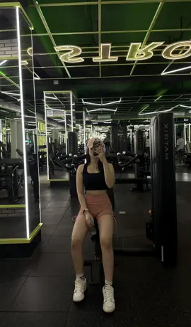 #gymgirl #gymmotivation #ngegym #workout #yukbisayuk #legday 