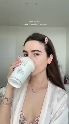 Easy, clean and glowy ✨ #makeup #makeupproducts #naturallook #beauty #easymakeup 