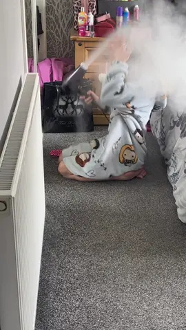 Hairdryer Prank on @Shannon 😂😂 #hairdryerprank #prank #scottishhumour #scottish #trending #prankster #lol #prankwars #daughter 