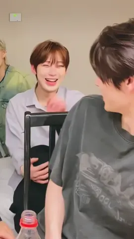 สองกล้องอยู่ทางนี้ค่ะ ไม่รู้มองใคร แต่มองนานแล้วค้างไว้ 🫢🤔😌 #ซอนอู #ซองฮุน #ฮุนซอน #ซองซอนู #ซองซอนอู #เปิดการมองเห็น #sunoo #sunghoon #hoonsun #fyp #sunsun #sungsunoo #sungsun #sunsung #fypシ #훈선 #성훈 #선우 #성선 #sunooenhypen #sunghoonenhypen #enhypen #ซองซอน #ซองฮุนซอนอู 