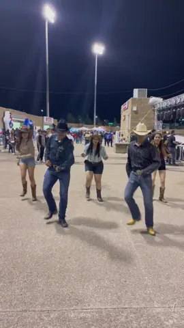 Vaqueros 👀 #danceislife #dancer #country #caudillos #danza #bailando #dancecoreografía #bailecito #halftimeshow 