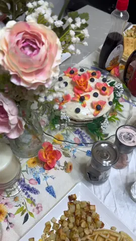 Romanticizing My Life 🌻 Happy Mothers day!! #dailyvlog #aesthetic #romantizingmylife #blackcontentcreator #breakfastaesthetic 