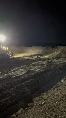 Night rider leading #earthmoving #grader #graderoperator #caterpillar #caterpillarequipment #earthmovingequipment #australia #straya #dirt #trimble #trimble #excavator #d9t #volvo #topcon 