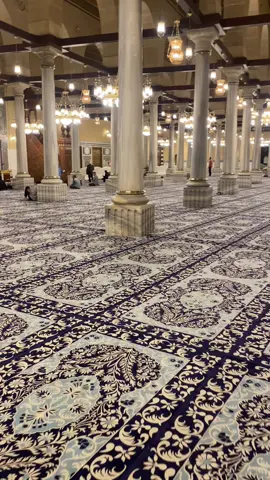 مسجد الحسين وقت صلاه الفجر ❤️.   #مسجدالحسين🕌 