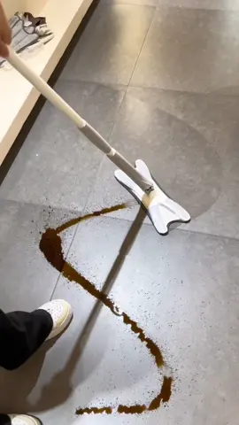 Using this hands-free butterfly mop is really convenient, and you can easily handle every corner!#hand wash mop#mop#butterfly mop#good housework helper#good things to share#good things recommended