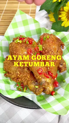 AYAM GORENG KETUMBAR🔥 jadi kalo bikin ini jangan takut kasih ketumbarnya! DAN GA BOLEH PAKE YG BUBUK! nanti hasilnya malah dekil!🔽 RESEP🔽 AYAM GORENG KETUMBAR BAHAN: 5 potong paha ayam 6 bawang putih 6 bawang merah 40 ml air (untuk menghaluskan bawang) 3 sdm ketumbar santai ulek kasar 2 sdm tepung maizena 1 sdm tepung tapioka 1 sdt kaldu ayam bubuk ½ sdt garam ½ sdt lada 1 sdt penyedap