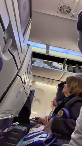 Surprising my daughter on a plane #pranked #gother #airplane #surprise 