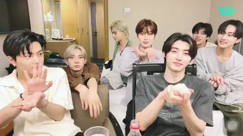 i cry when they gather like this🥺💗 #enhypen #jay #heeseung #ni_ki #sunoo #sunghoon #jake #jungwon 