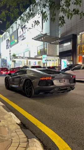 Nice random flame show 🔥 #fyp #Lamborghini #Aventador #LP700 #Carspotting 