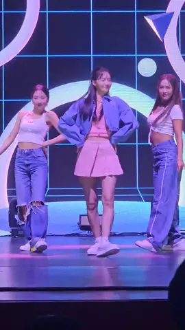 Yoona dancing to NewJeans Ditto #yoona #girlsgeneration  #yoonasnsd #yoona_lim #newjeans #ditto #dittonewjeans  #fyp #fypシ #fypシ゚viral #fypage #foryou #foryoupage 