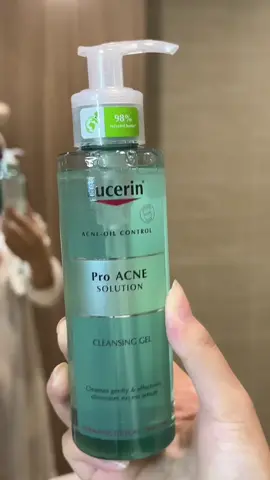 Làm sạch sâu & giảm mụn. Ưu đãi 20% hôm nay! Gel rửa mặt chứa combo AHA & BHA giúp giảm mụn. Ưu đãi 20% #EucerinVN #ProAcne #CleansingGel #GiamMun