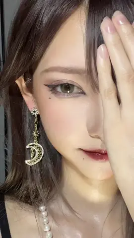 どっちが好き？ (バズった半顔メイク、リテイクあったのでもう一つあげておきます🥺ごめんね) #メイク#半顔メイク#半顔メイクチャレンジ #nightdancer  