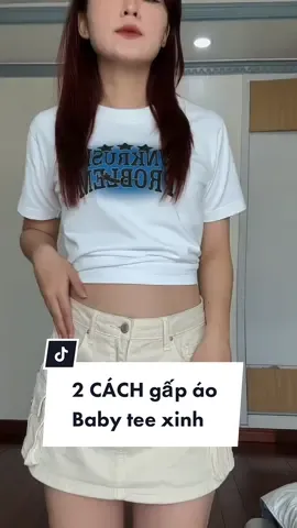 2 Cách cột áo Baby tee siêu dễ làm nhưng khiến outfit mấy bà slay hơn nhaa! Bà nói bữa hỏi tui thì nhớ xem hết video rồi thử nha!🫶✨🔥 #reviewlamdep #aobabytee #xuhuong #tipmacdep #mỗingàymộtoutfit #outfitideas #OOTD 