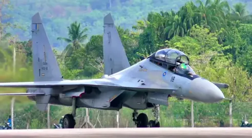 Staytune ready for takeoff SU-30MKM✌🏻🔥#lima2023 #limalangkawi2023  #fypp #tudmbutterworth #malaysiaboleh #su30mkm🇲🇾 #jetperjuang #aviation #aircraftcarrier #airforce 
