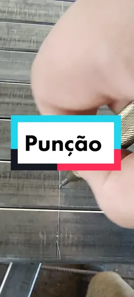 Usando o punção de pressão. #jaisonbittencourtescultor #punçao #ferro #arte #ferramentas 