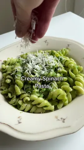 ▫️Spinach  ▫️Onion ▫️Garlic ▫️Olive oil ▫️Pasta ▫️Parmesan  ▫️Cream 10% ▫️Salt and pepper #easydinner #DinnerIdeas #spinachpasta #asmrcooking #spinach 