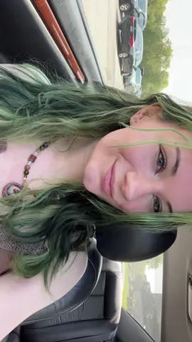 Fool 4 u 🧎🏼‍♀️ #fool #foolforyou #supermassiveblackhole #aesthetic #car #pretty #eyes #makeup #Eyeliner #grunge #grungeaesthetic #grungegirl #greenhair #greeneyes 