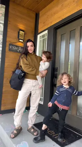 Happy monday! #forestschool #crunchymom #crunchybaby #outdoorschool #wildschooling 