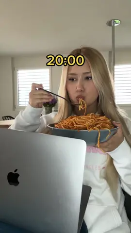 Netflix 🍝🍔 #viral #netflix #fyp #xyzbca #food #snack #foryou #tiktok 