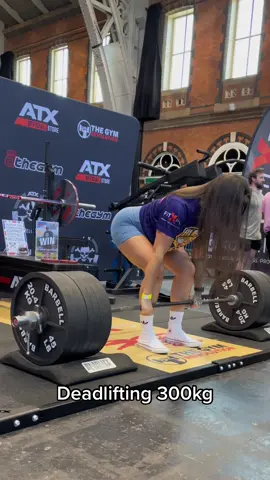 Kind of 👀😝 #deadlift #fitxpo #fitexpo #gym #gymgirl 